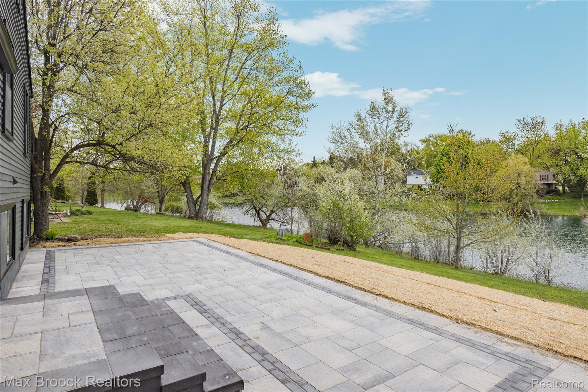 34904 Bunker Hill Drive
