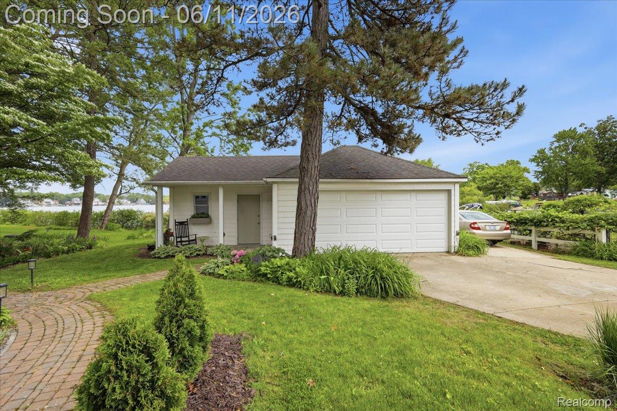 6880 Forestlawn Court