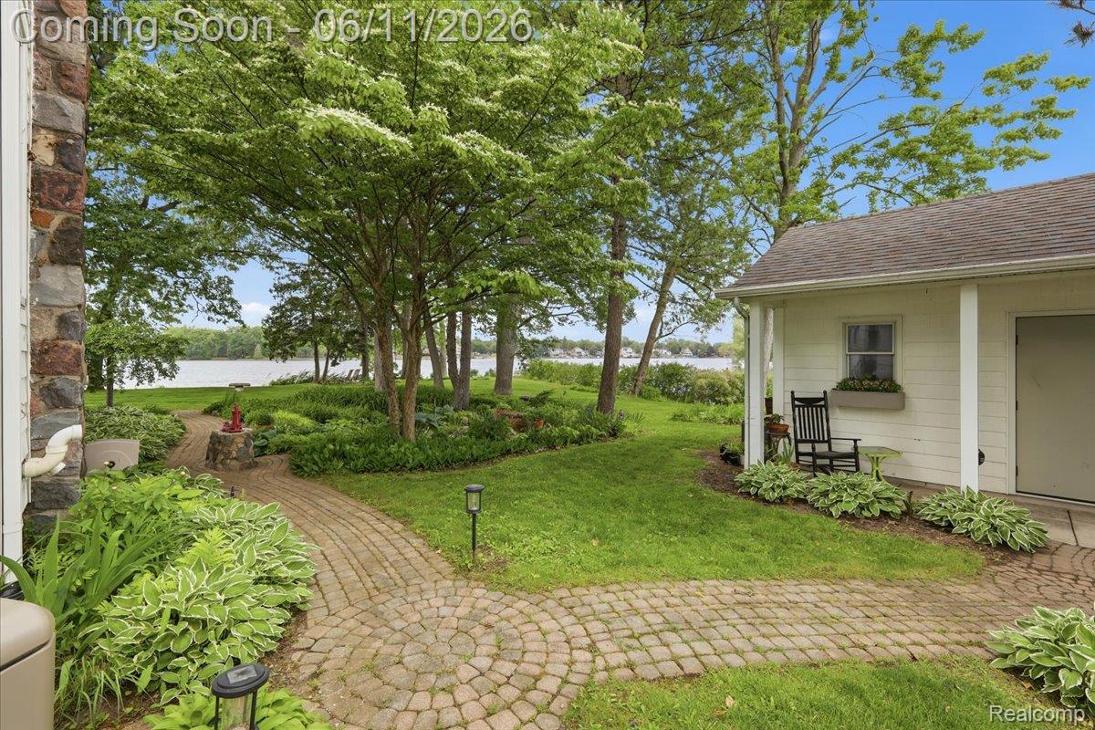 6880 Forestlawn Court