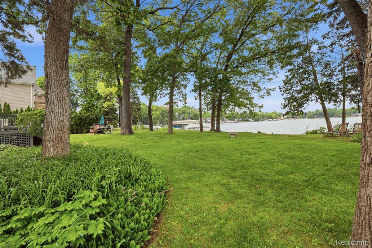 6880 Forestlawn Court