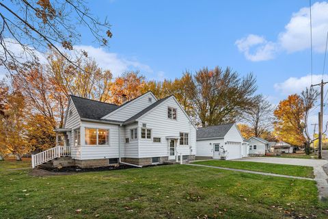 304 W Pine Street Carson City City MI 48811