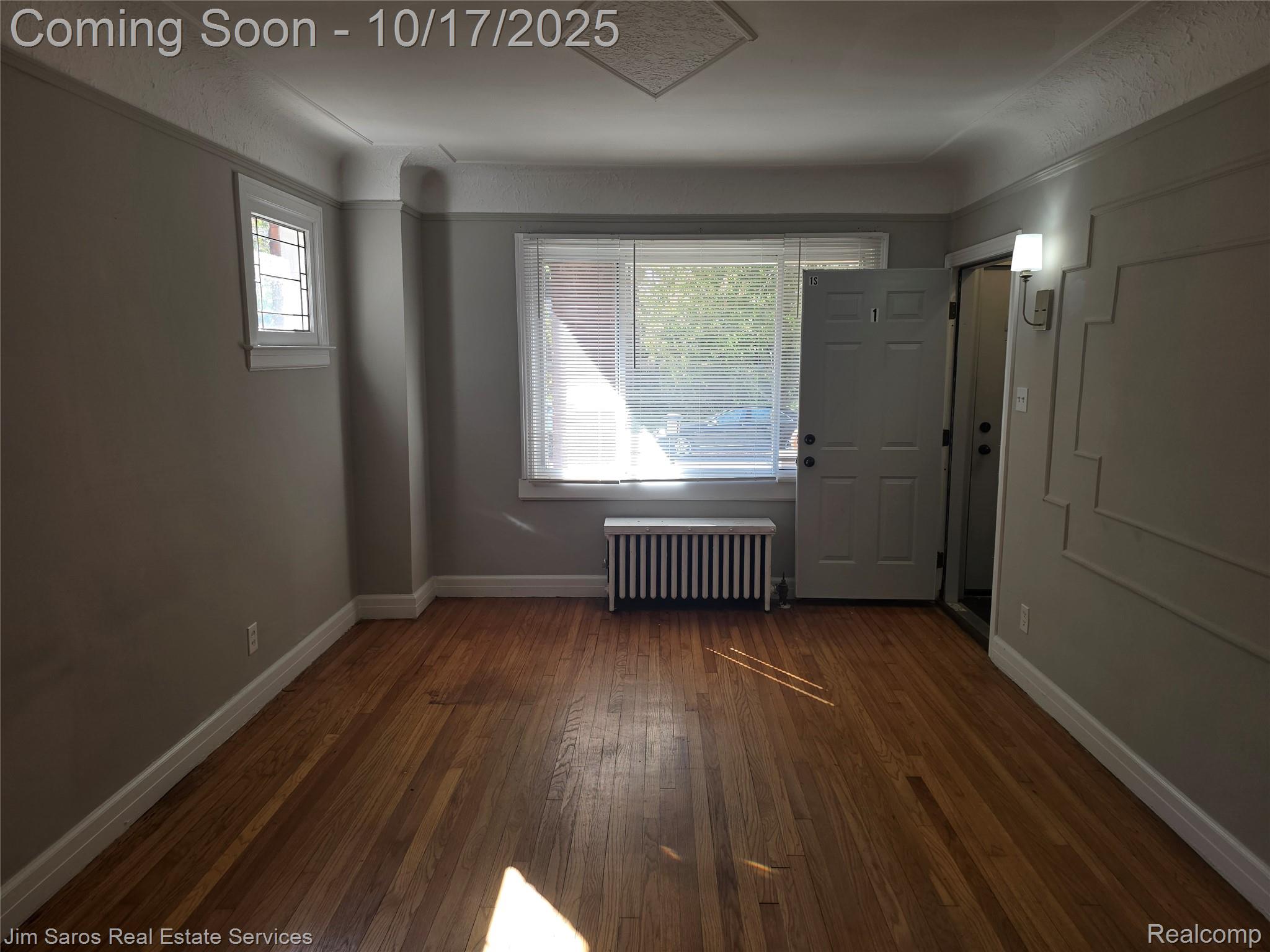 1096 Beaconsfield 1S