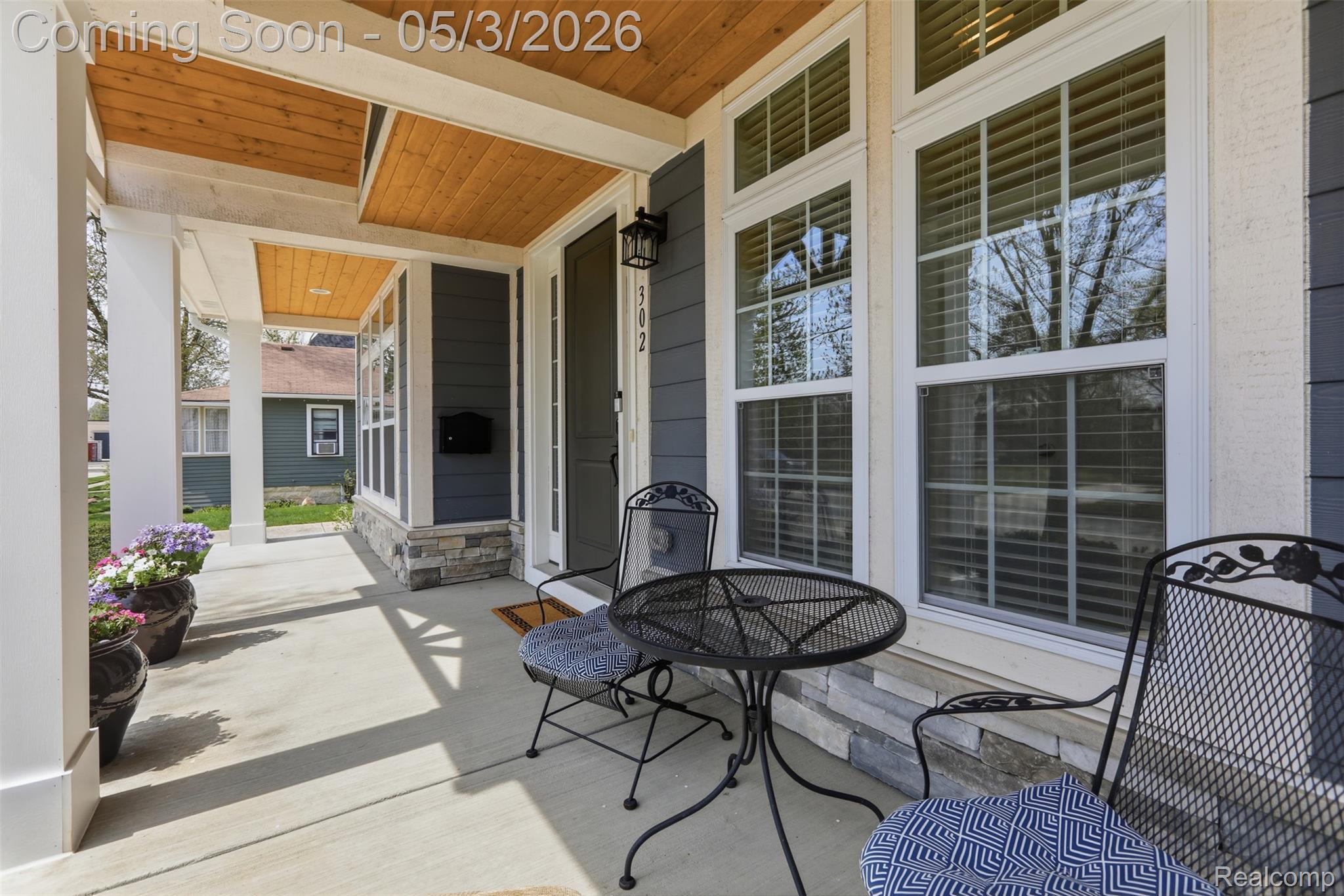 302 W Spring Street N