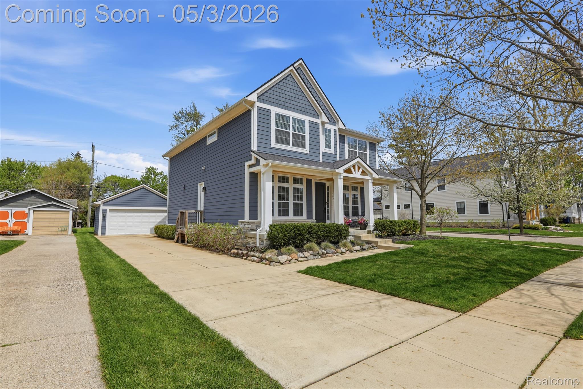 302 W Spring Street N