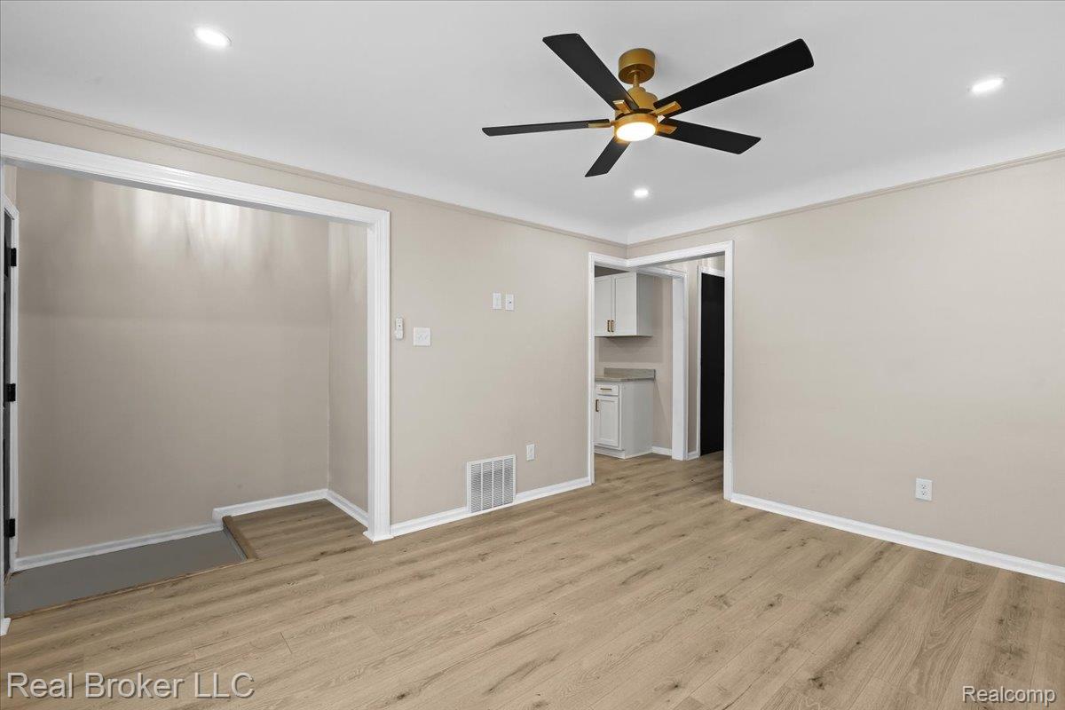 20309 Gilchrist Street