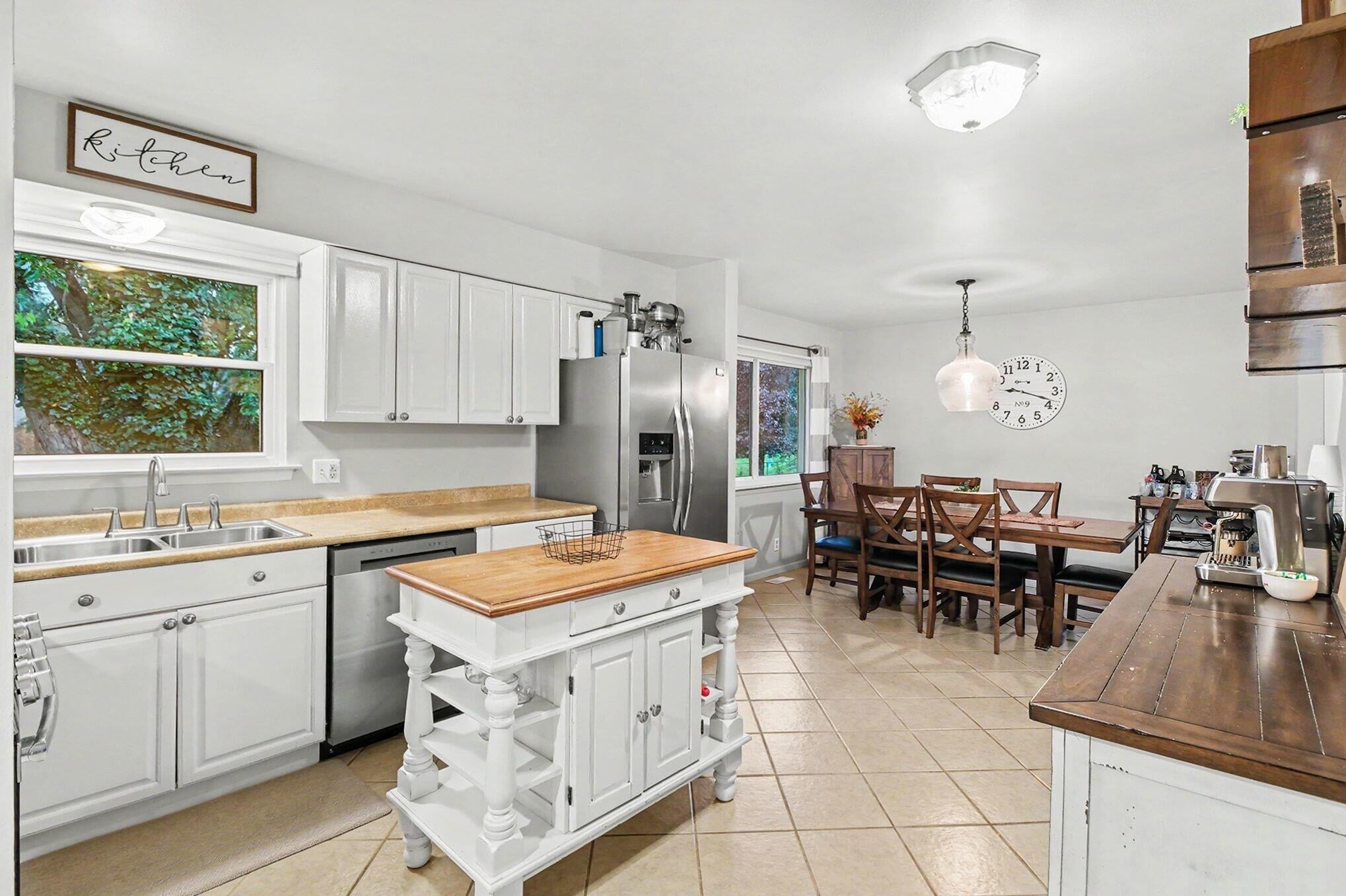 542 Eastlook Drive