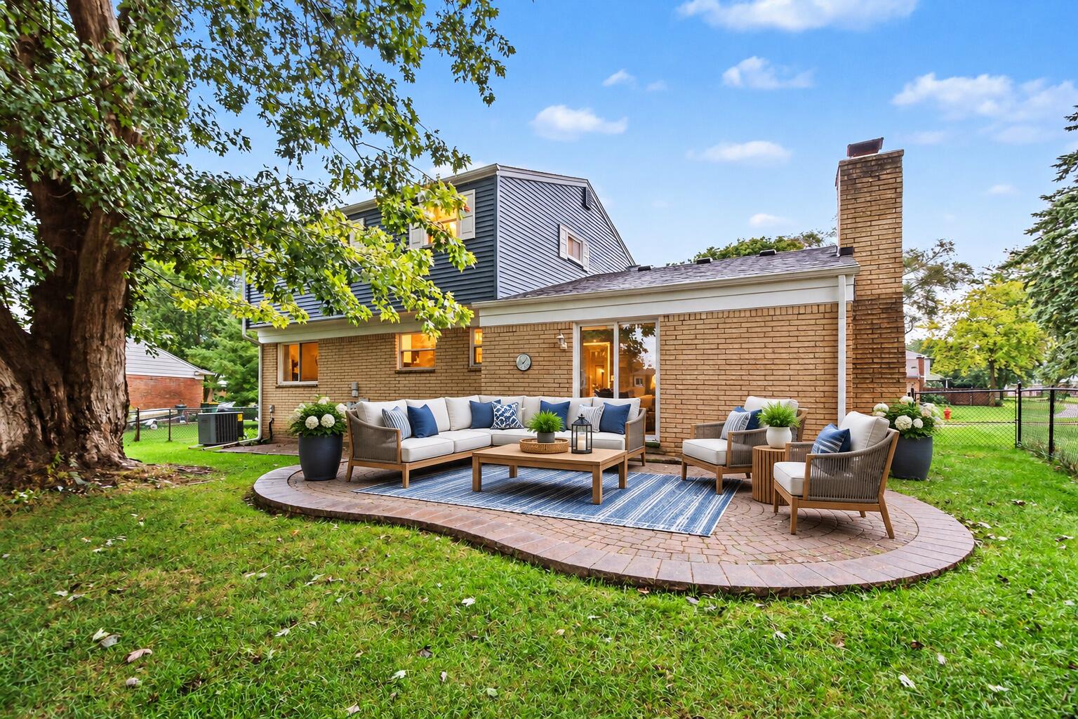 542 Eastlook Drive