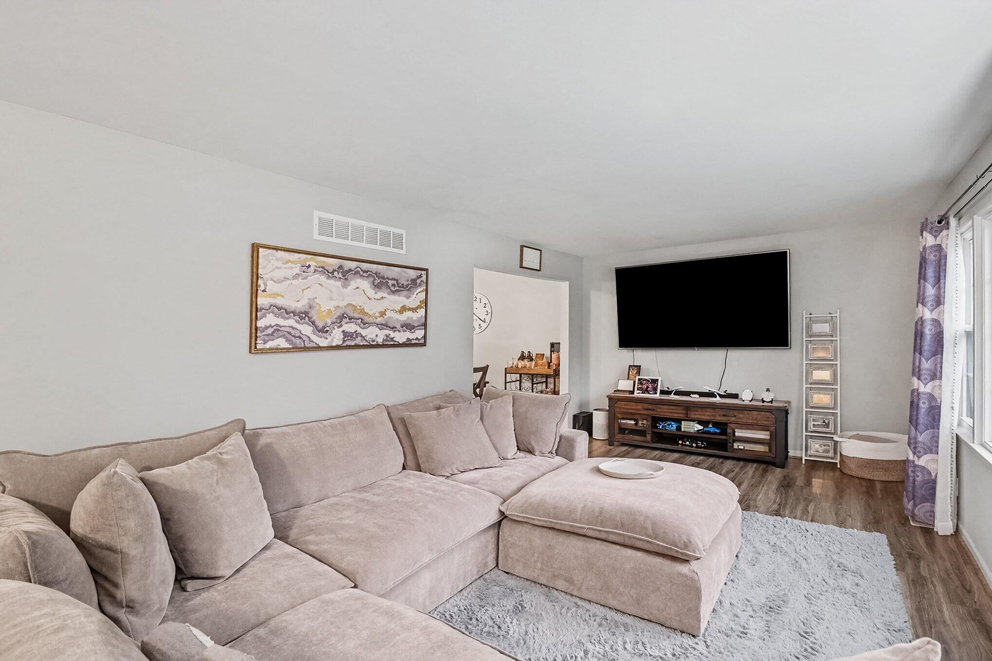 542 Eastlook Drive
