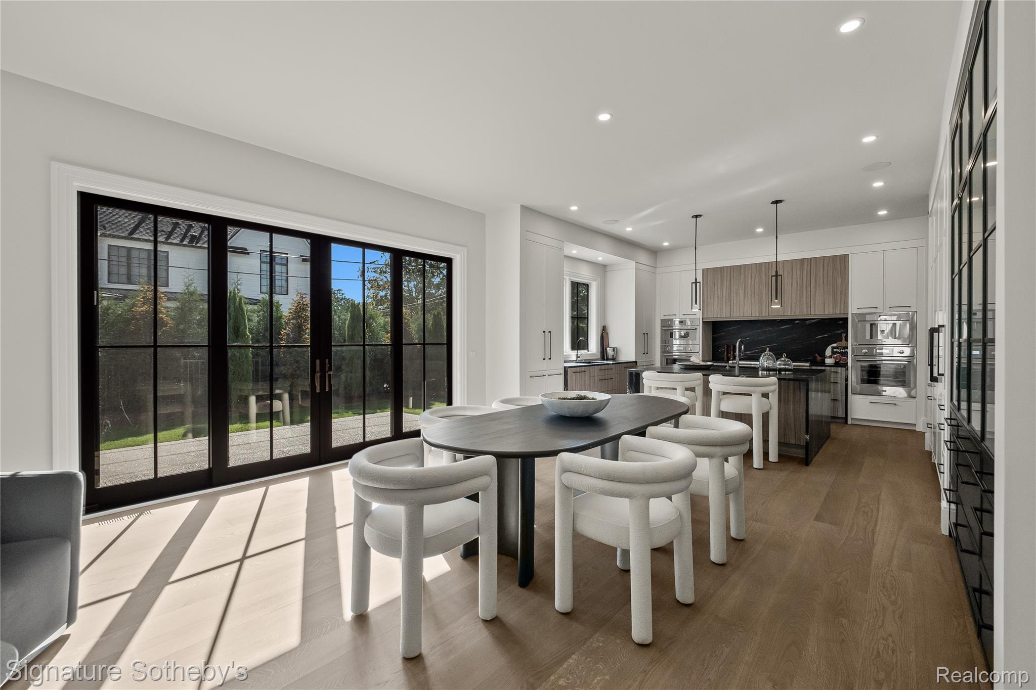 1120 Lyonhurst Street