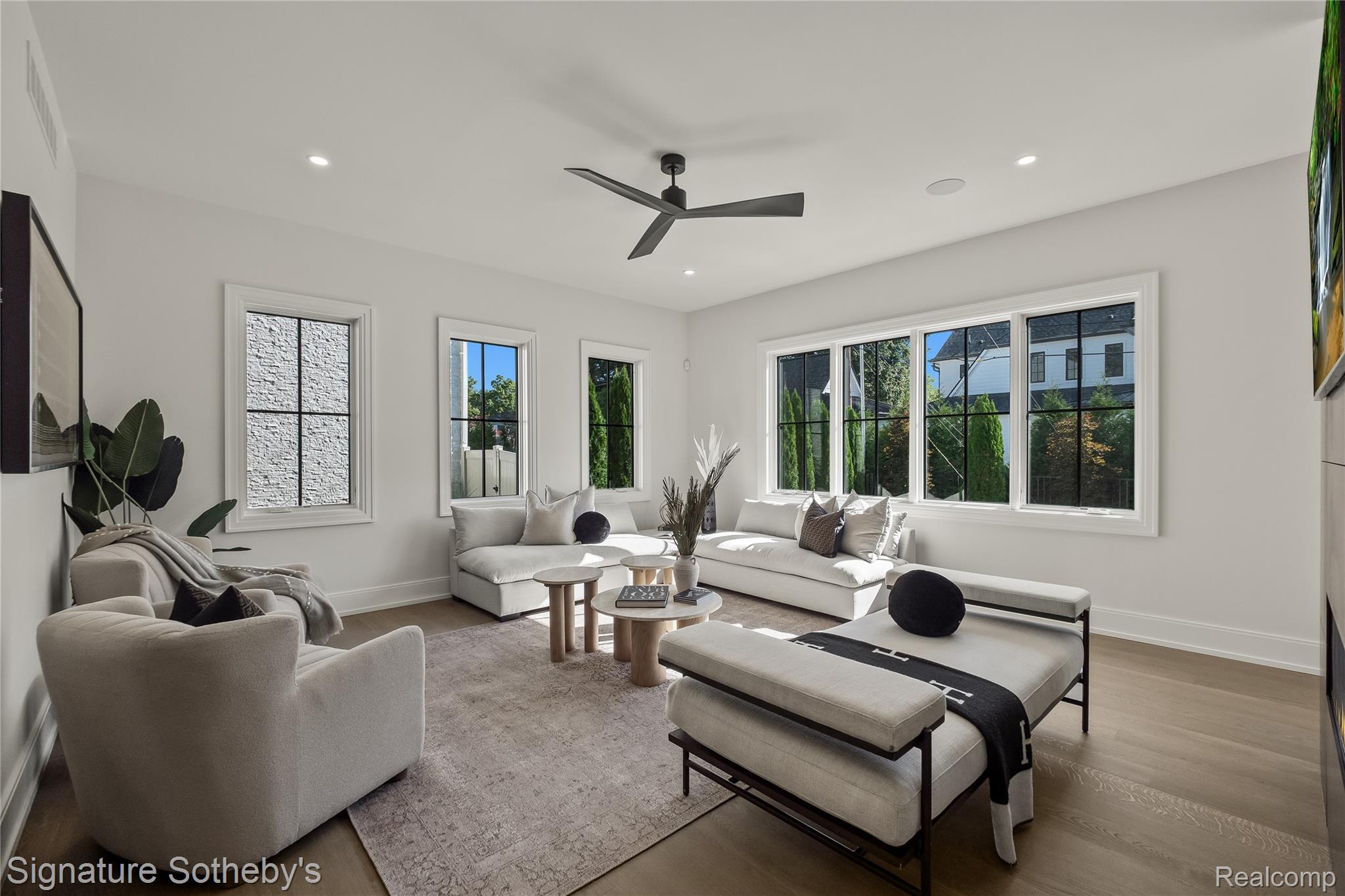 1120 Lyonhurst Street