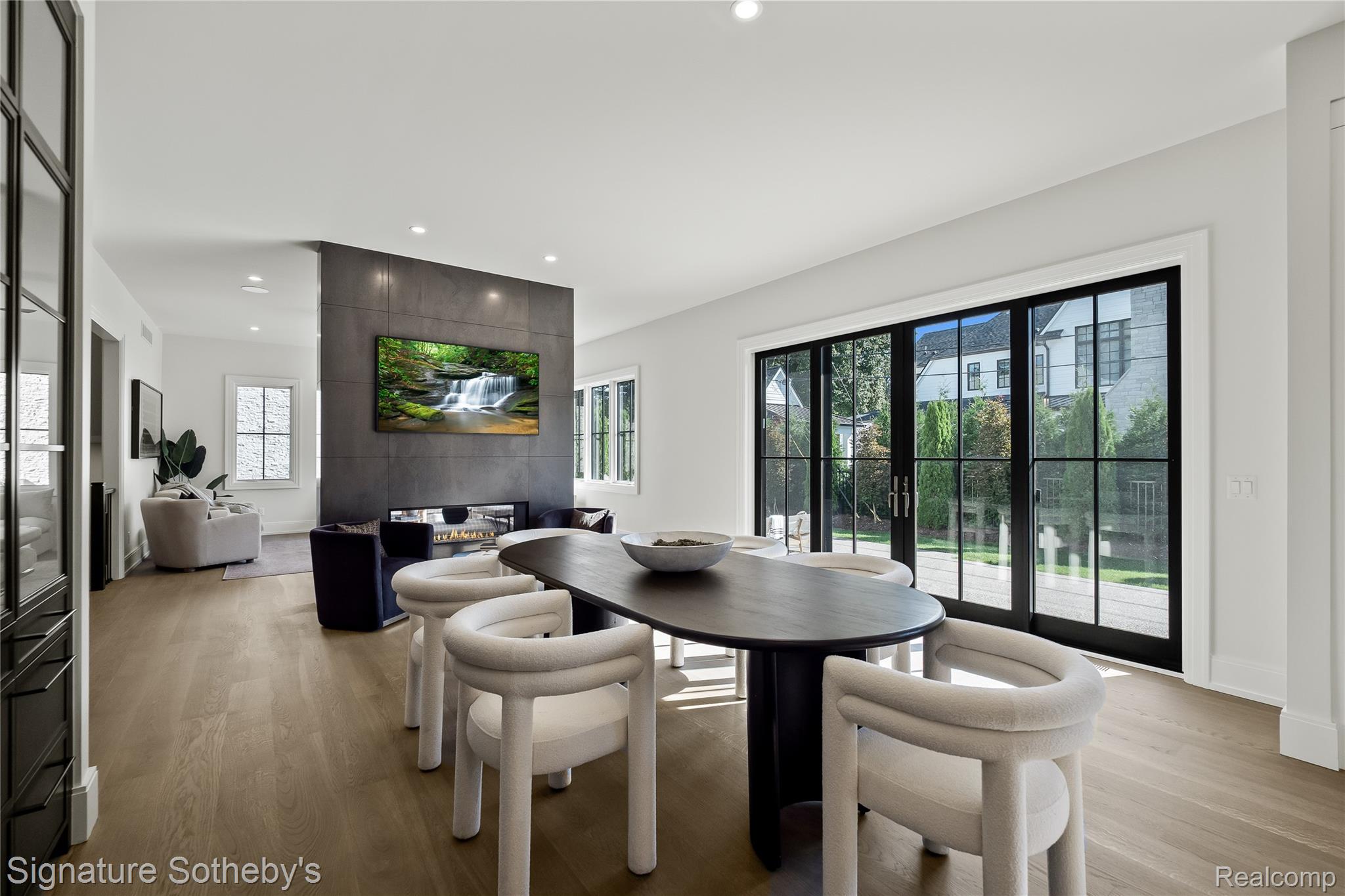 1120 Lyonhurst Street