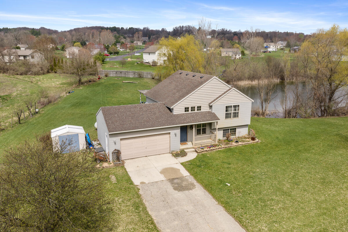 10480 Wolven Avenue NE