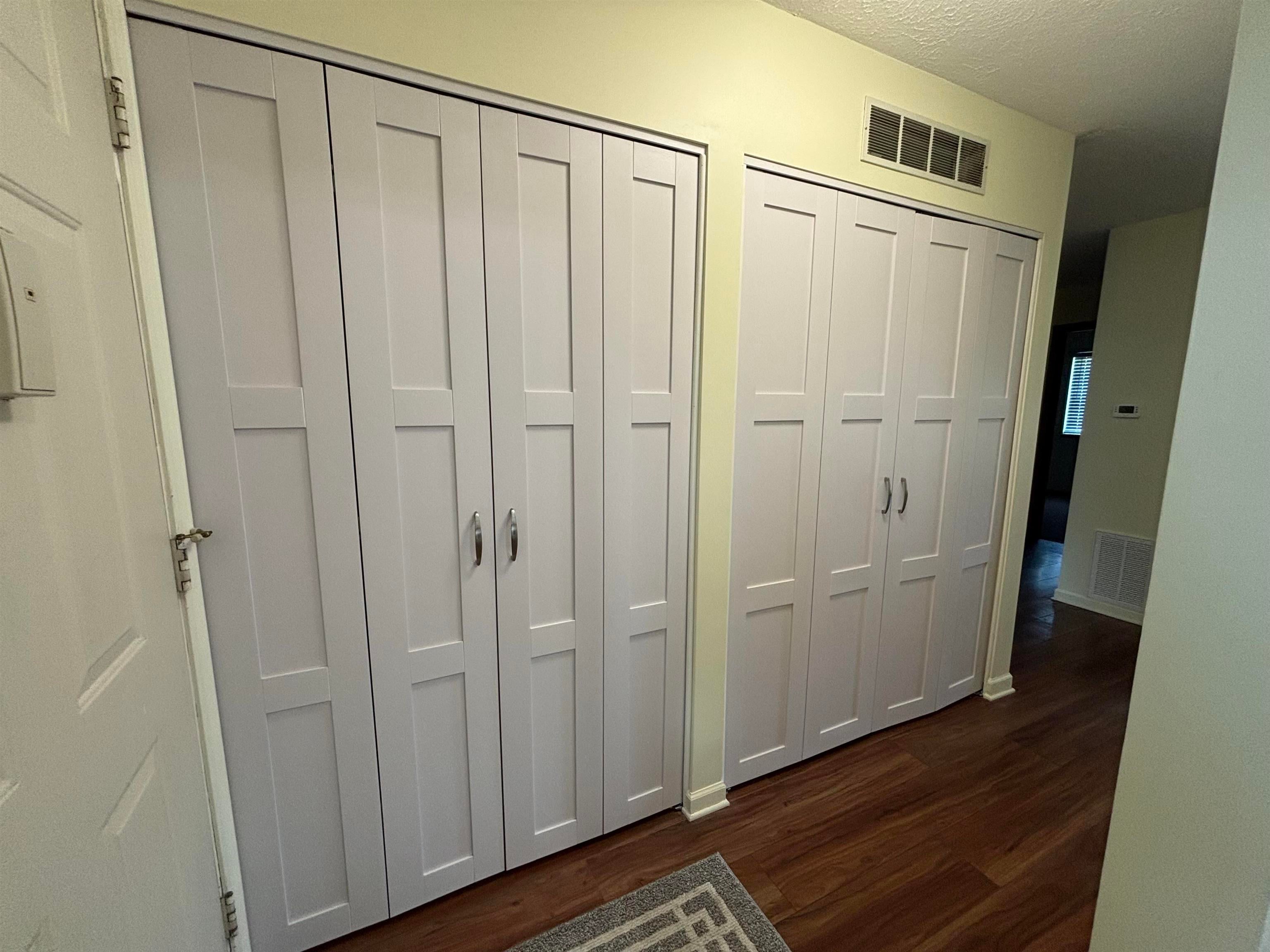 437 W Schleier Street
