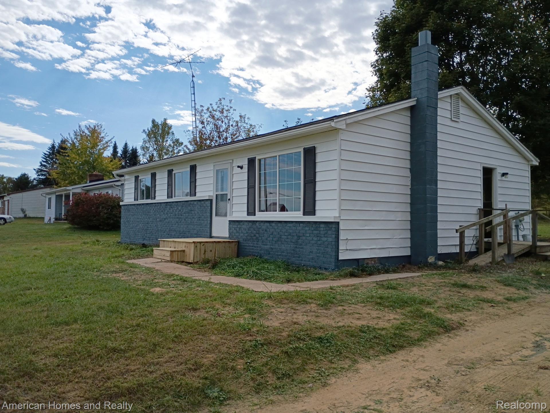 6585 N Lake Road