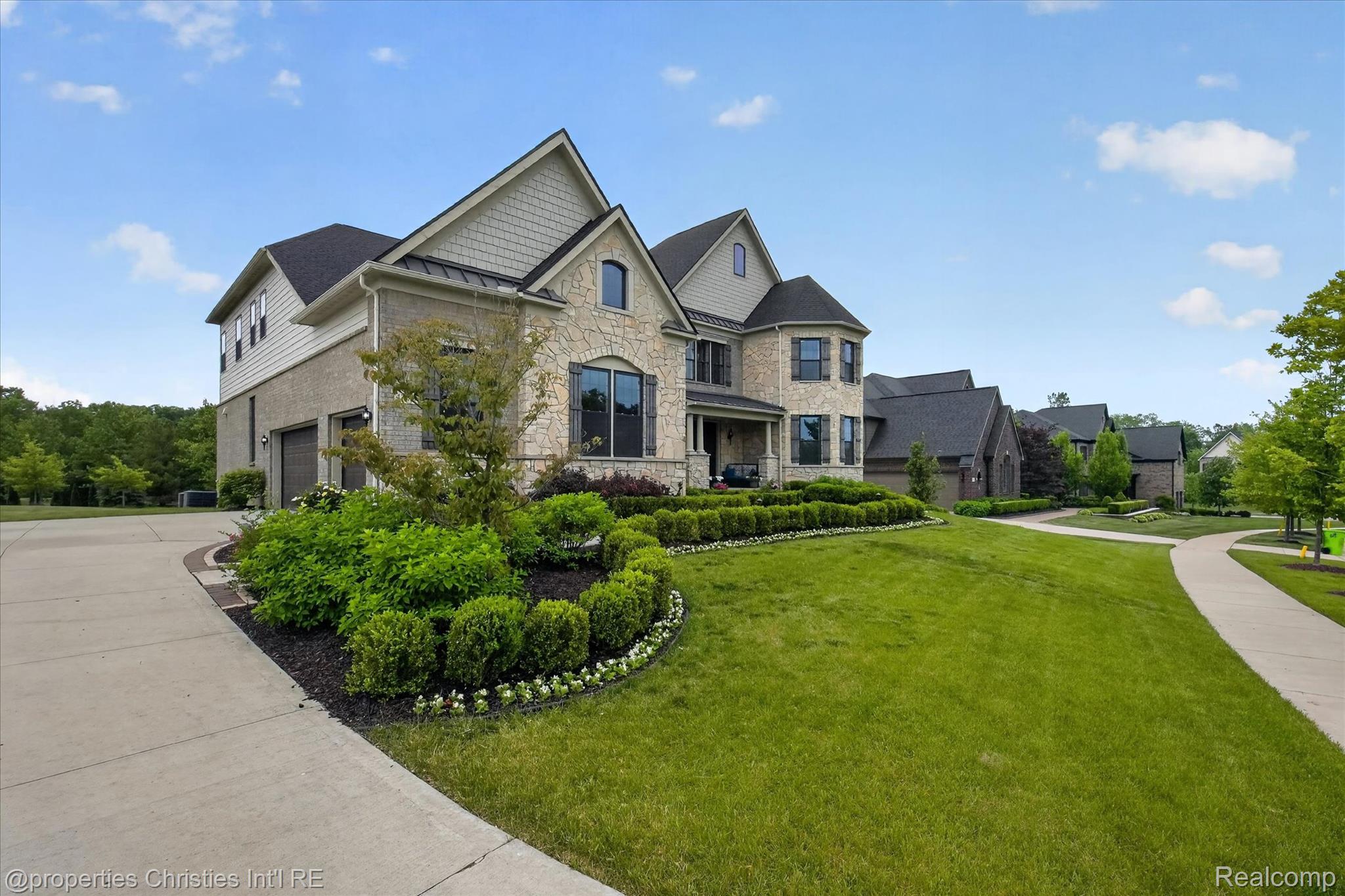 47711 Dunhill Court