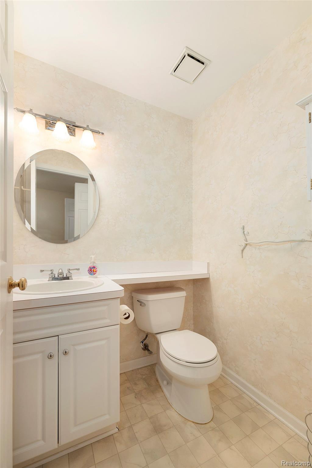 Clinton Charter Township, Michigan 48036, United States, 2 Bedrooms Bedrooms, ,3 BathroomsBathrooms,Residential,Pending,200665