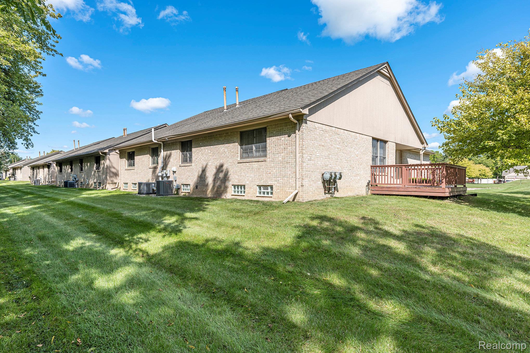 Clinton Charter Township, Michigan 48036, United States, 2 Bedrooms Bedrooms, ,3 BathroomsBathrooms,Residential,Pending,200665