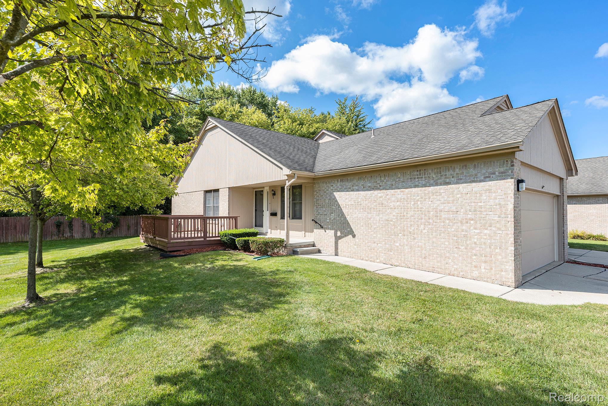 Clinton Charter Township, Michigan 48036, United States, 2 Bedrooms Bedrooms, ,3 BathroomsBathrooms,Residential,Pending,200665