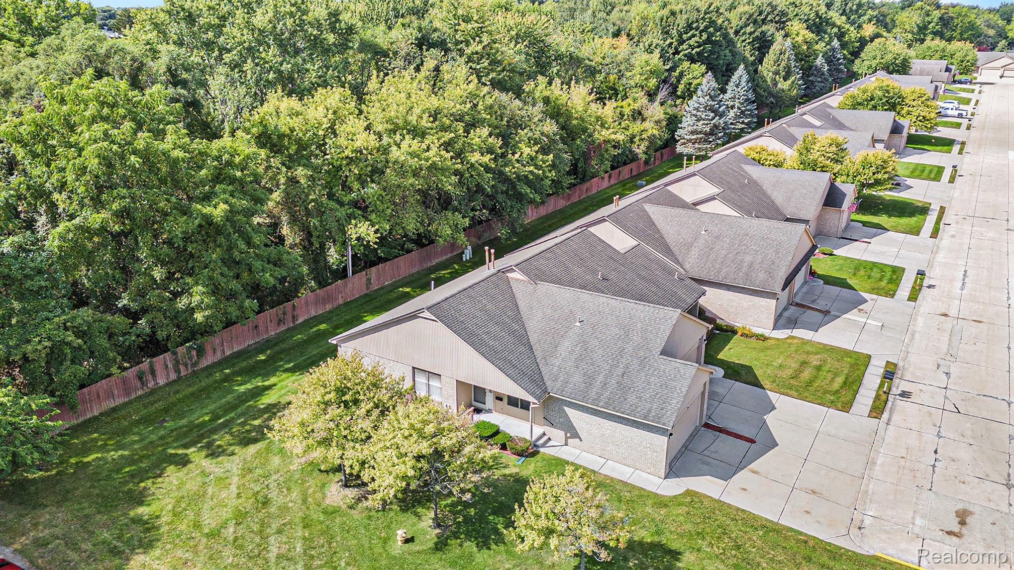 Clinton Charter Township, Michigan 48036, United States, 2 Bedrooms Bedrooms, ,3 BathroomsBathrooms,Residential,Pending,200665