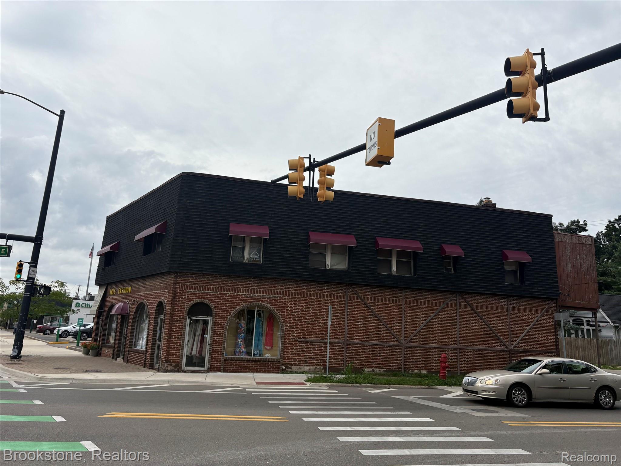 23059 Woodward Avenue 1