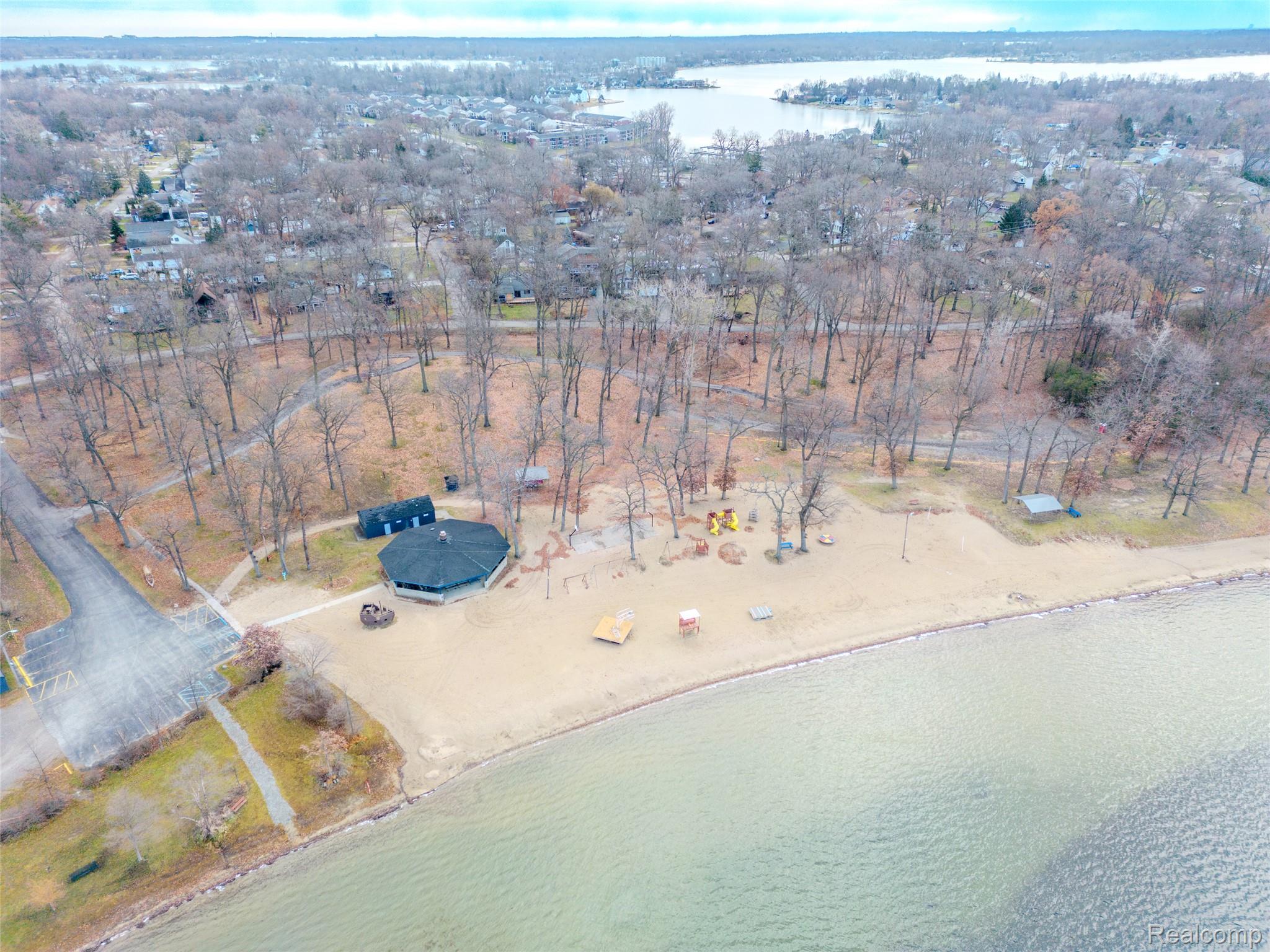 715 Lakeside Drive