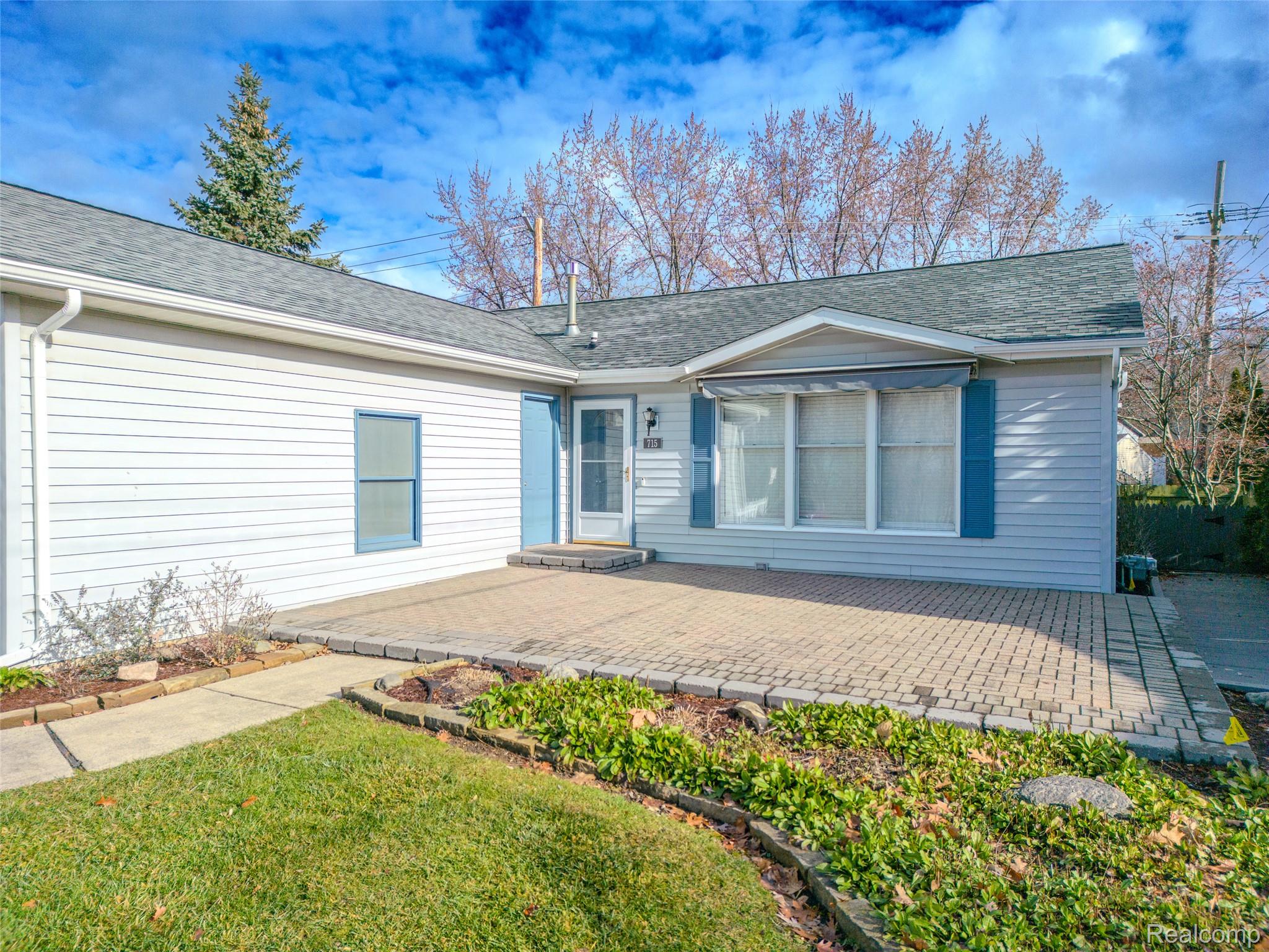 715 Lakeside Drive