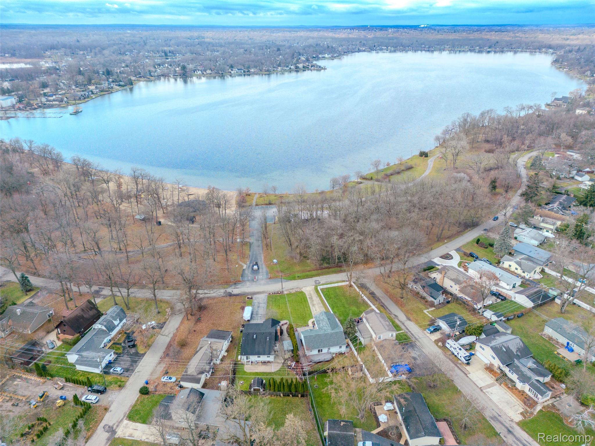 715 Lakeside Drive