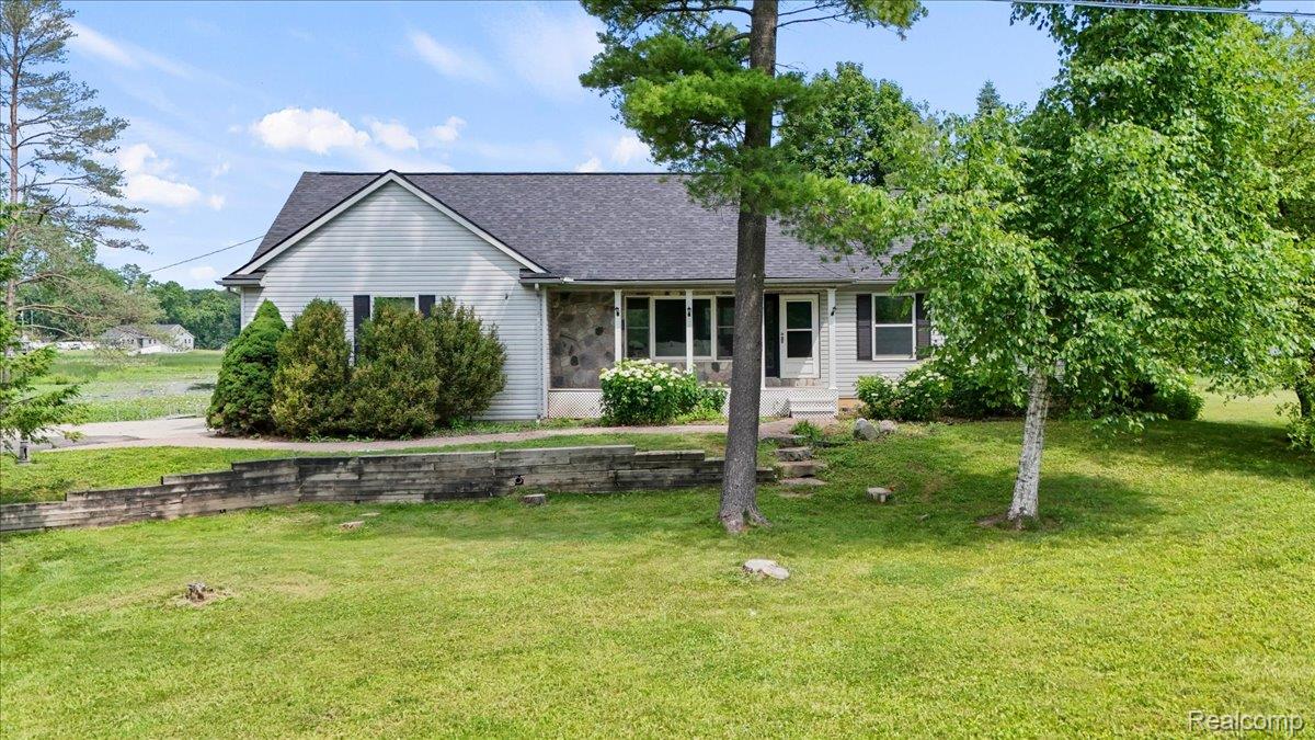 Brandon Charter Township, Michigan 48462, United States, 3 Bedrooms Bedrooms, ,3 BathroomsBathrooms,Residential,Active,160376