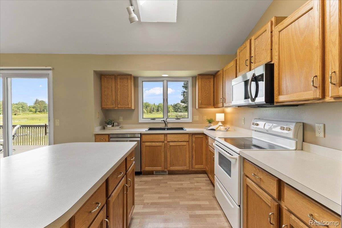 Brandon Charter Township, Michigan 48462, United States, 3 Bedrooms Bedrooms, ,3 BathroomsBathrooms,Residential,Active,160376