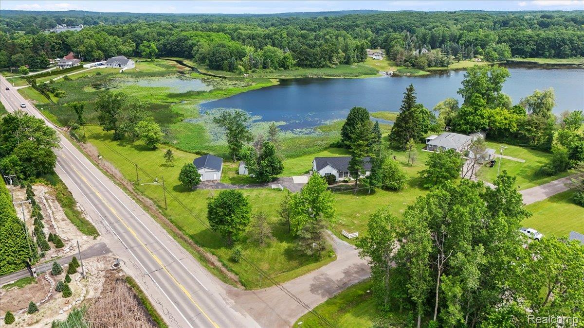 Brandon Charter Township, Michigan 48462, United States, 3 Bedrooms Bedrooms, ,3 BathroomsBathrooms,Residential,Active,160376