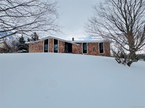 275 Melinda Circle White Lake Charter Township MI 48386