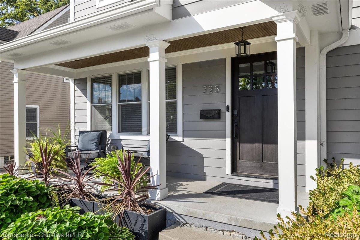 723 N Altadena Avenue