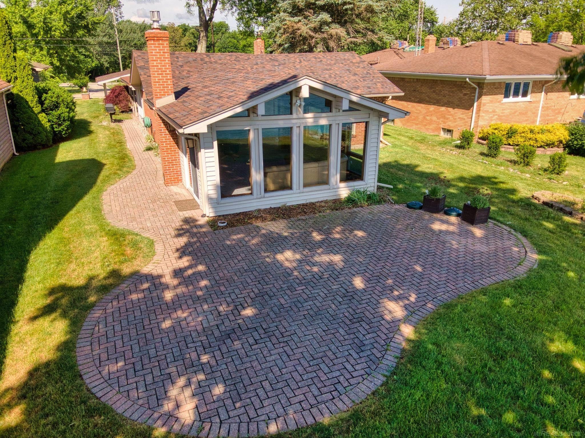3549 River Road Road