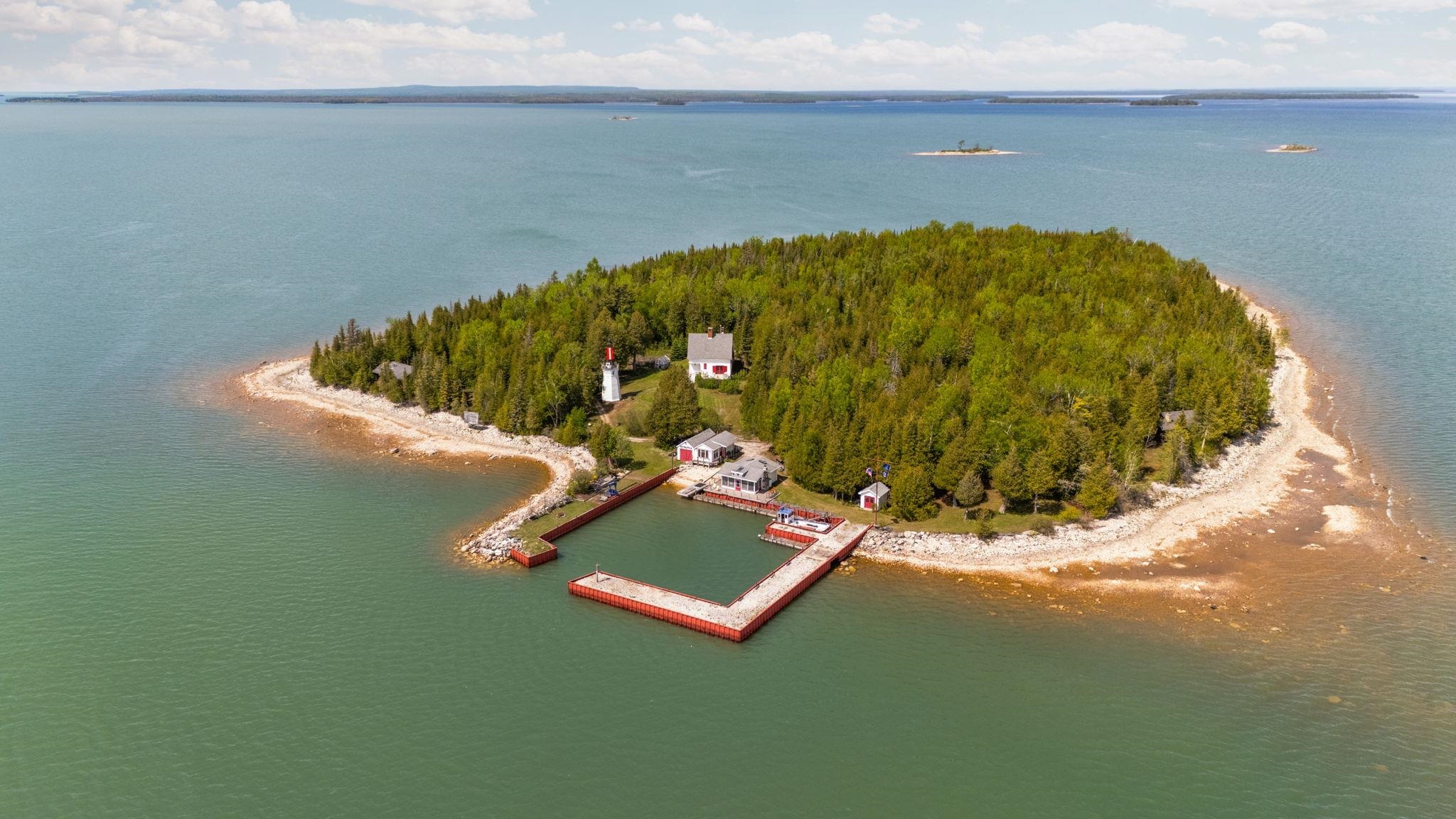 21500 S Pipe Island