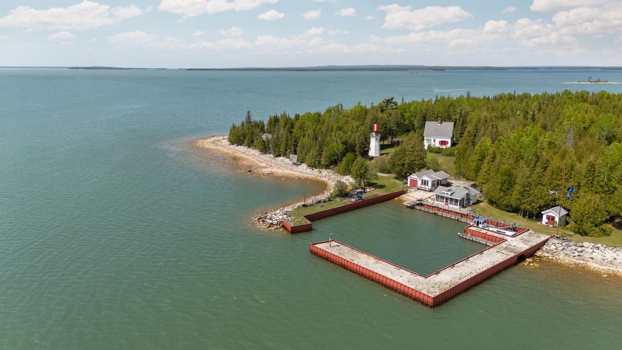 21500 S Pipe Island
