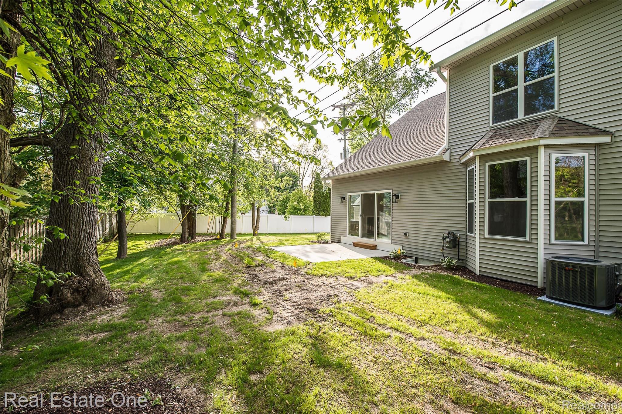 527 INDIAN OAKS Drive