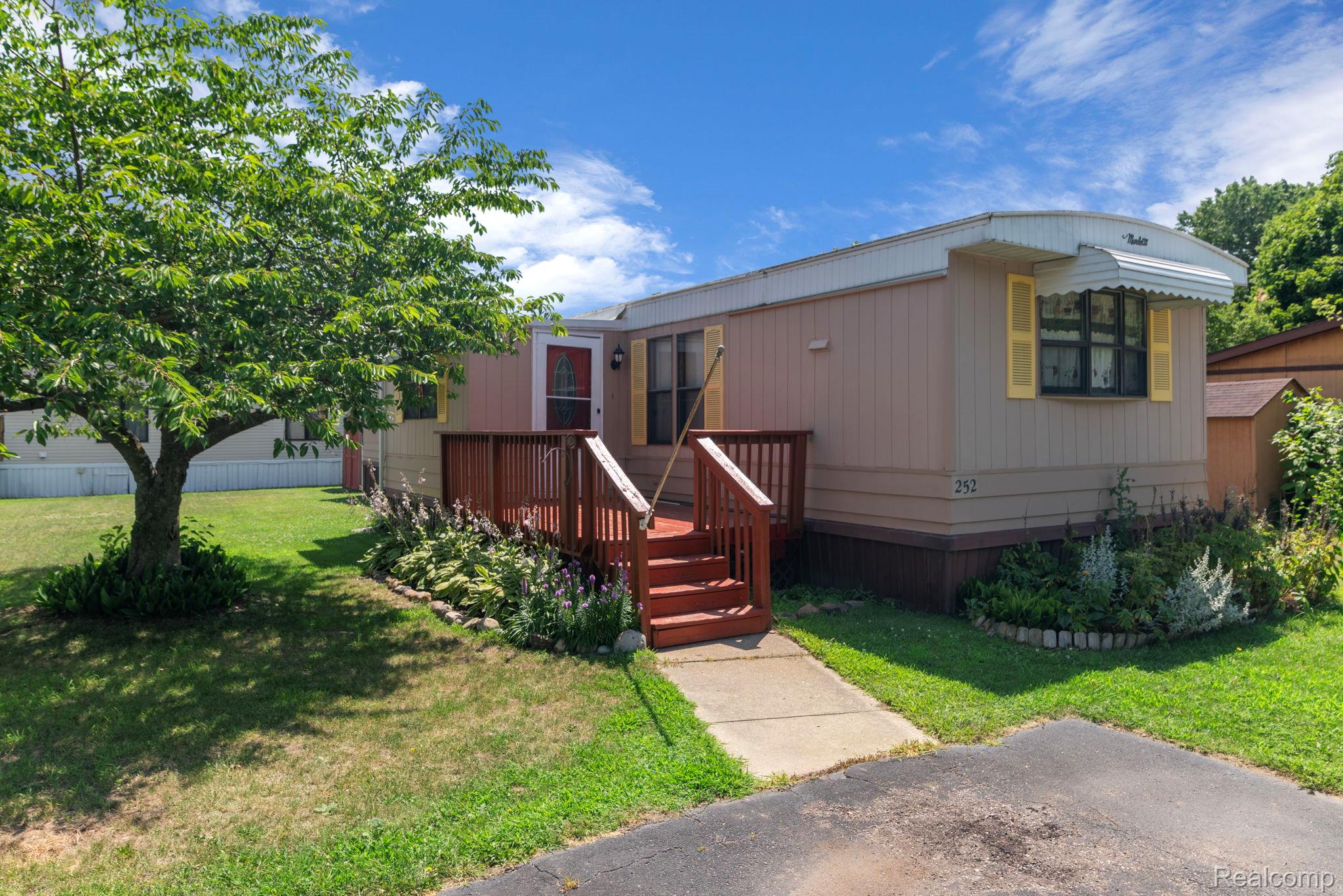 351 North Squirrel Road 252