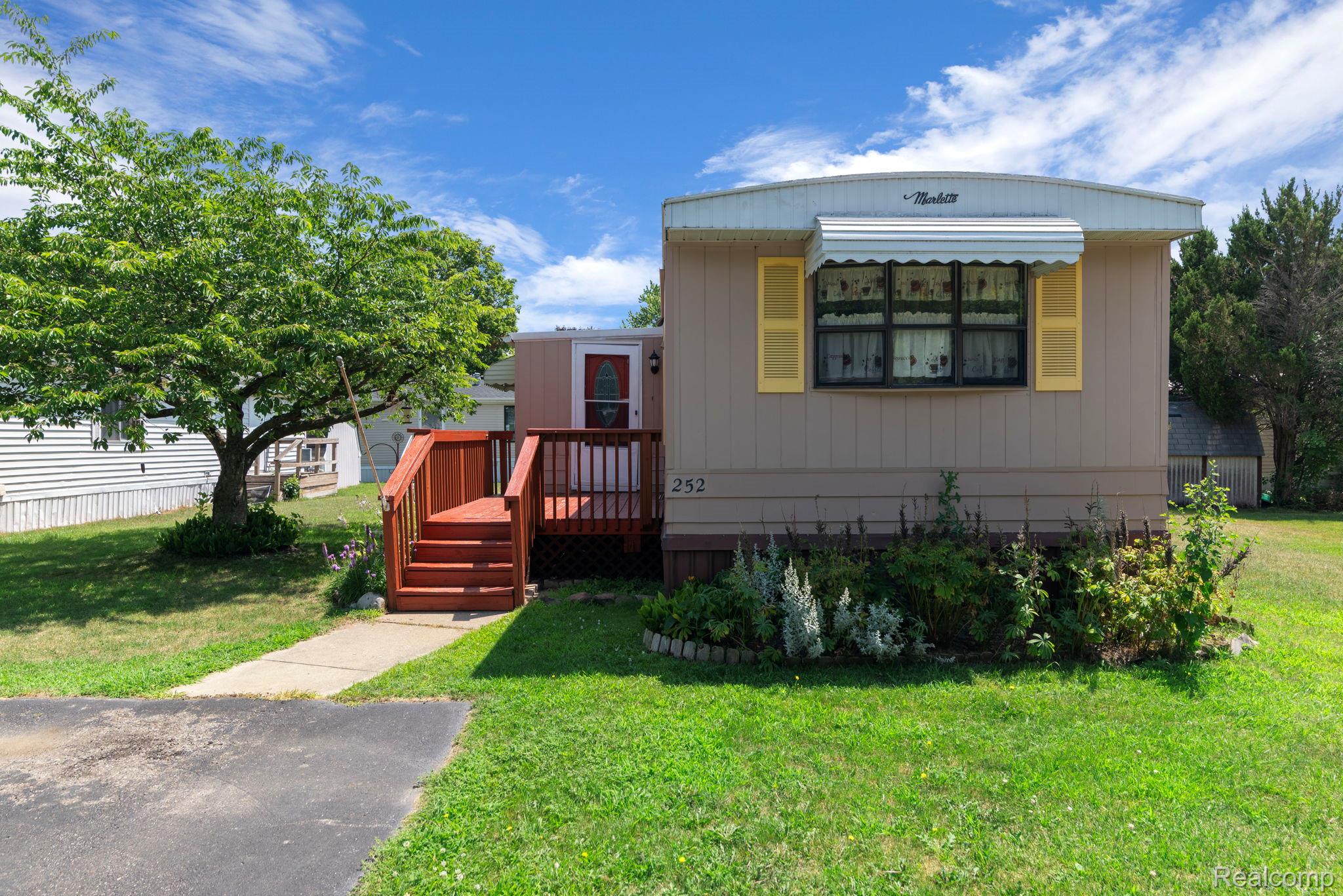 351 North Squirrel Road 252