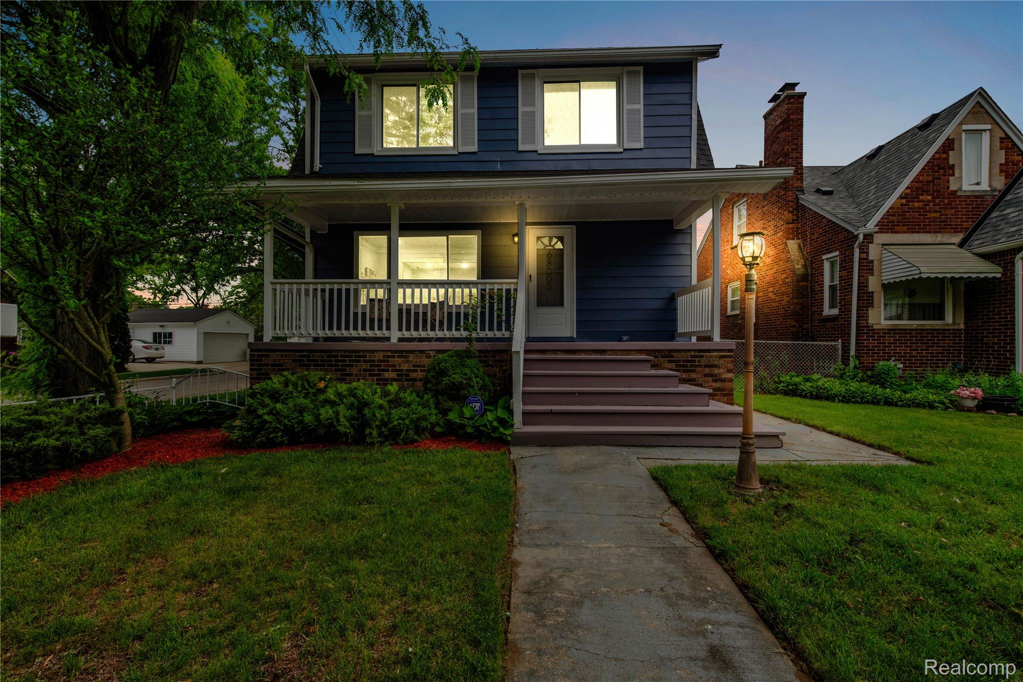 8305 Harding