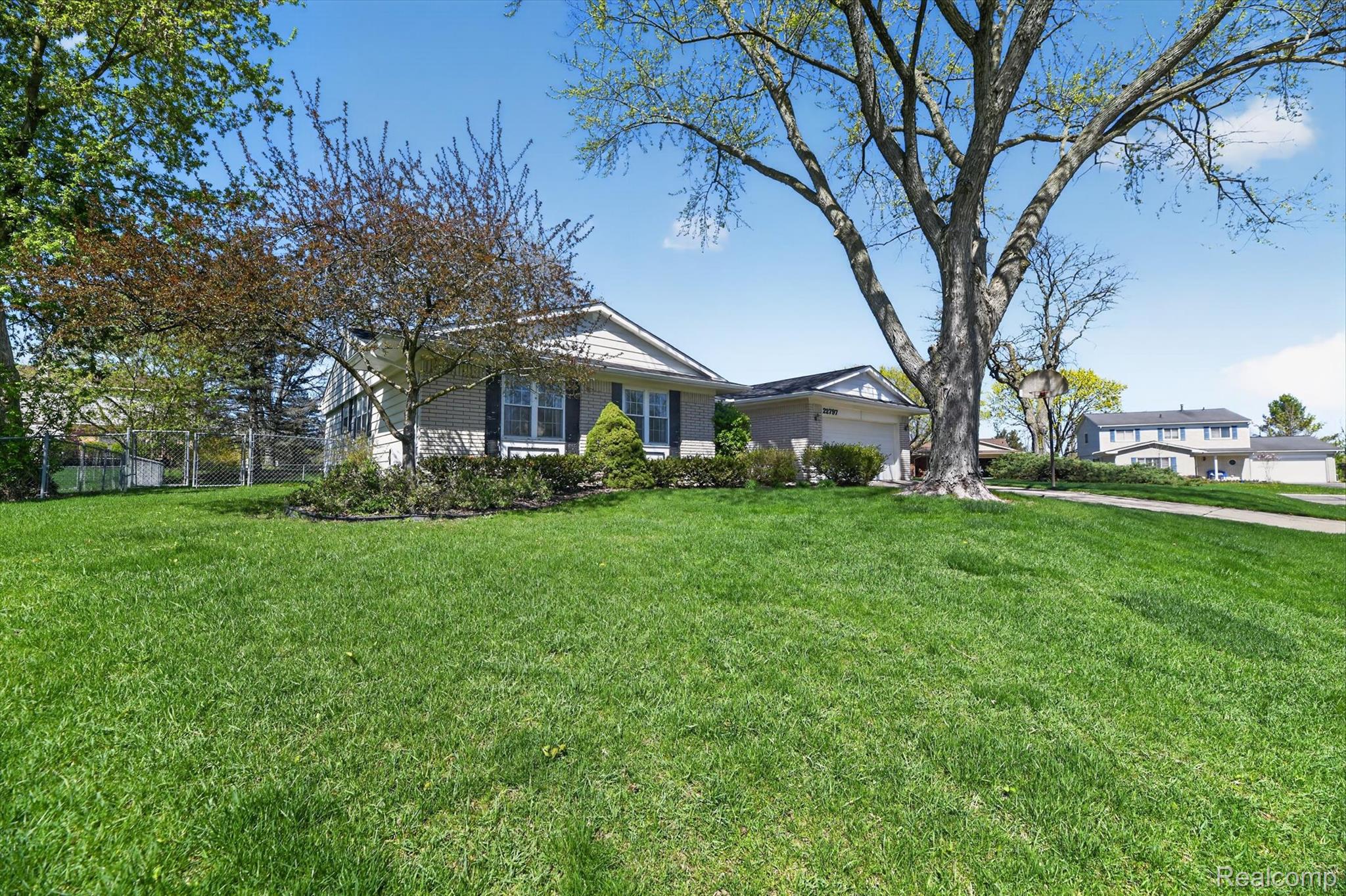 22797 Shadowpine Way