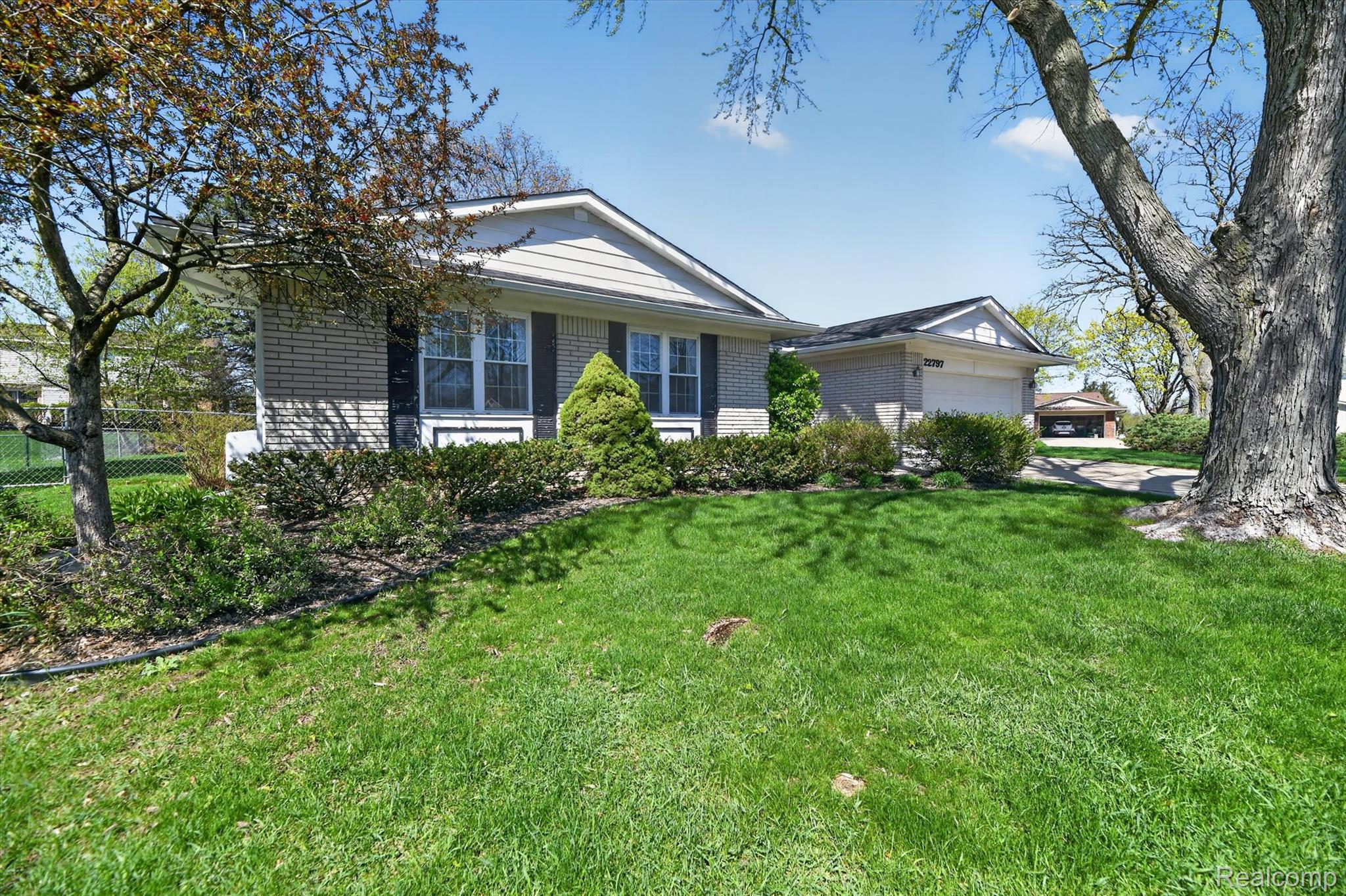 22797 Shadowpine Way