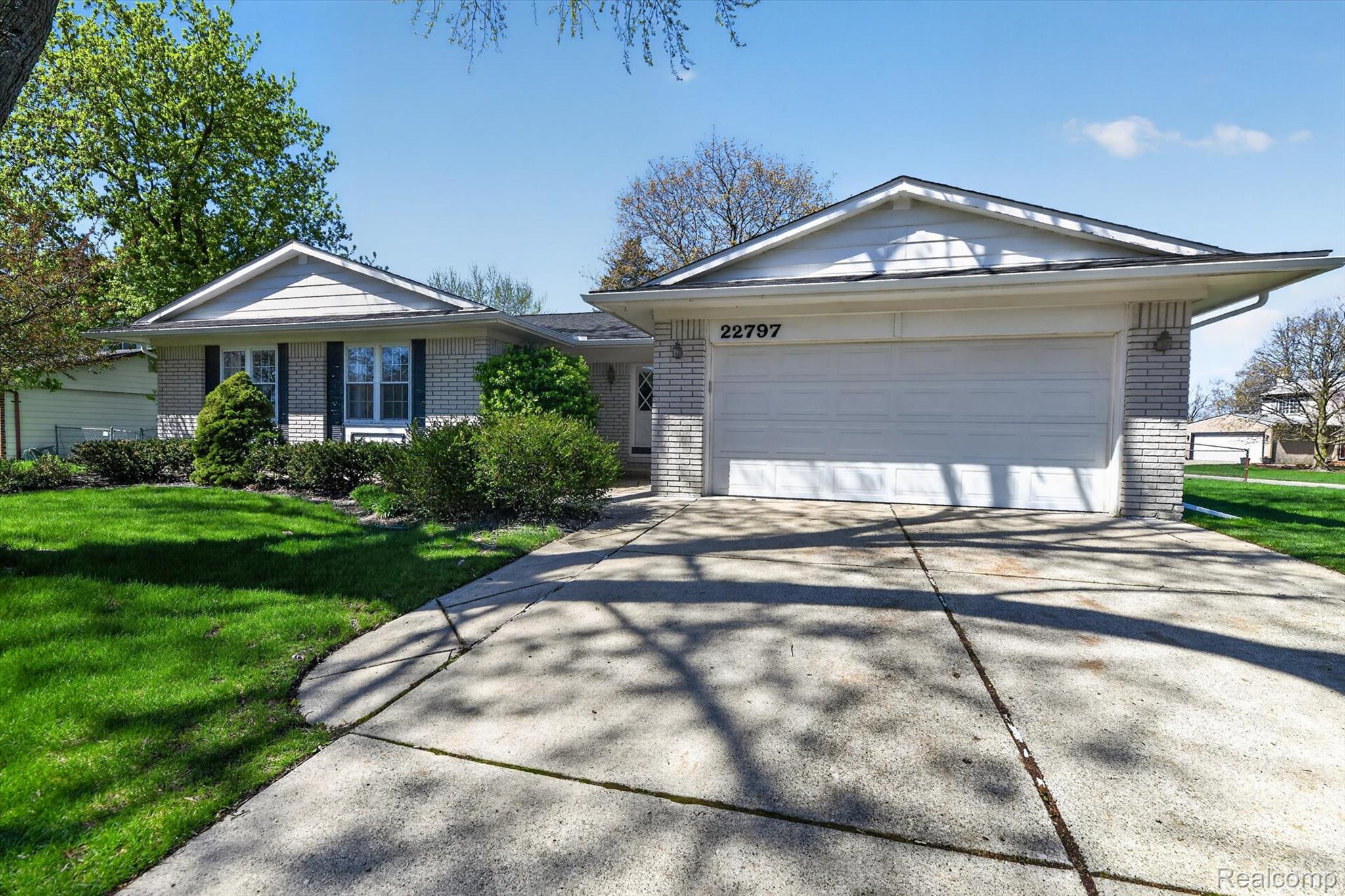 22797 Shadowpine Way