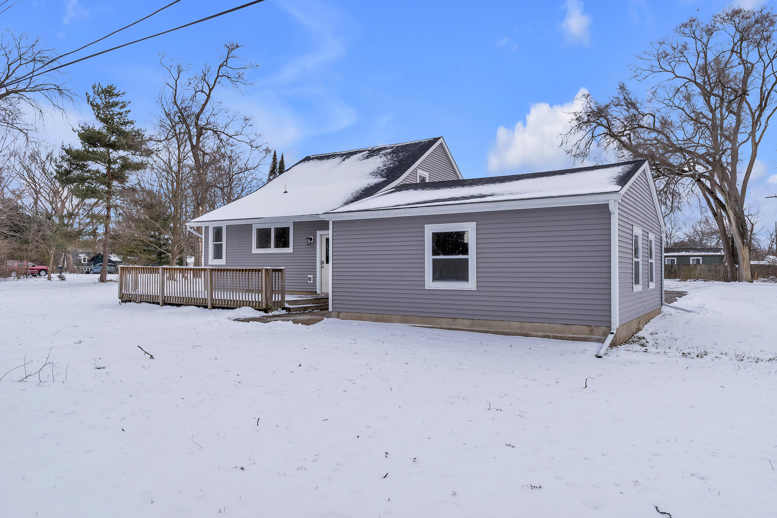 9045 Hillcrest Drive