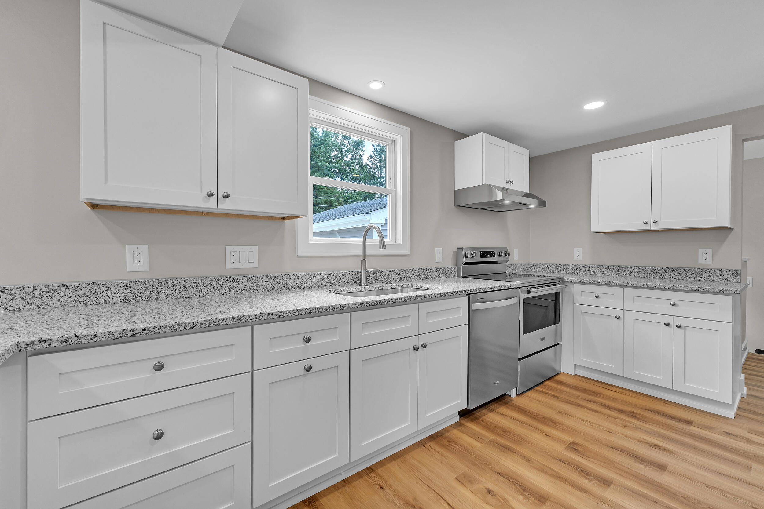 9045 Hillcrest Drive