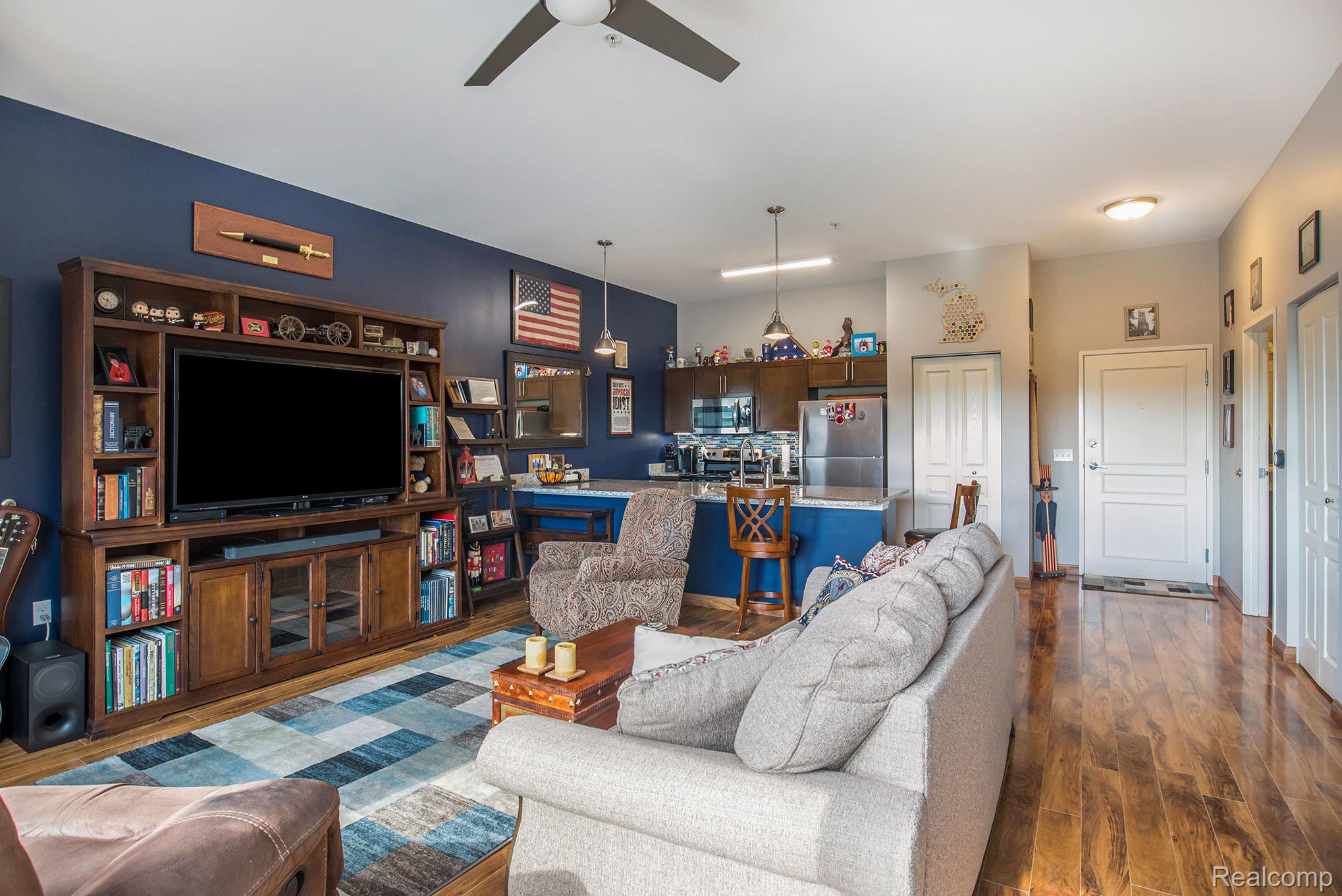 134 N LEROY ST UNIT 302