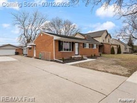 22600 Edgewater Street St Clair Shores City MI 48082