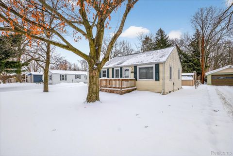 2008 Elmwood Street Port Huron City MI 48060