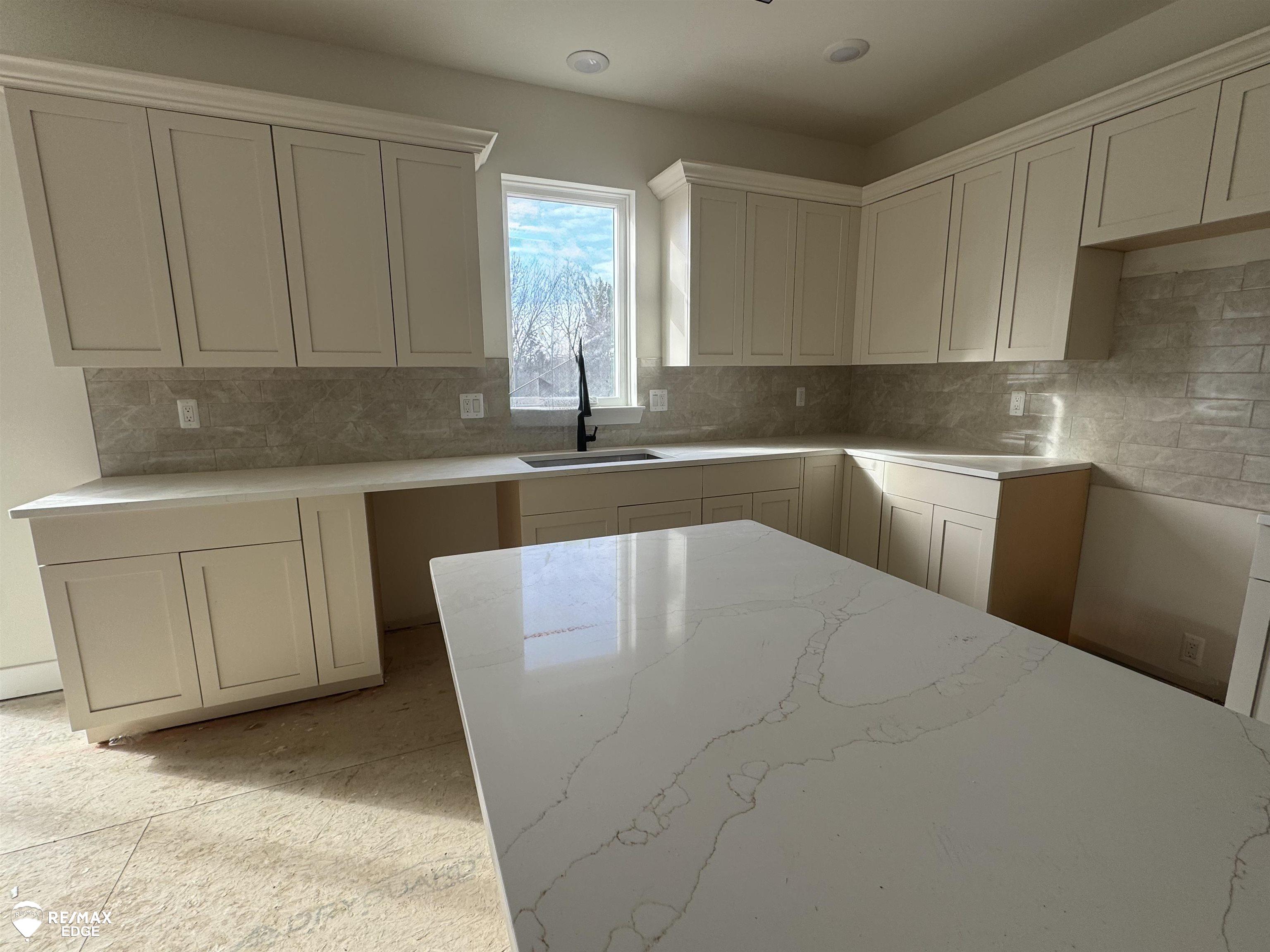 8092 Peninsula Circle