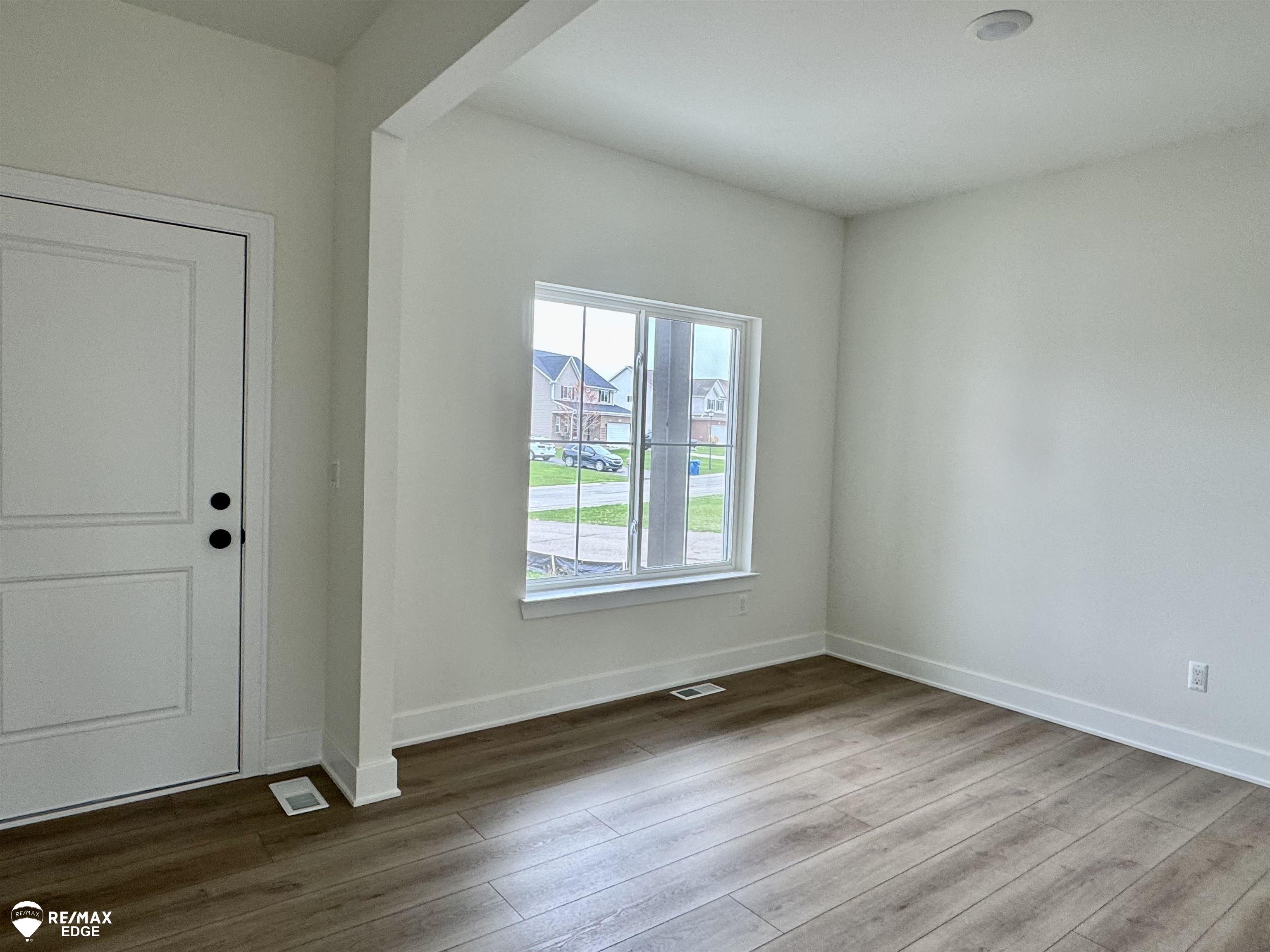 8092 Peninsula Circle