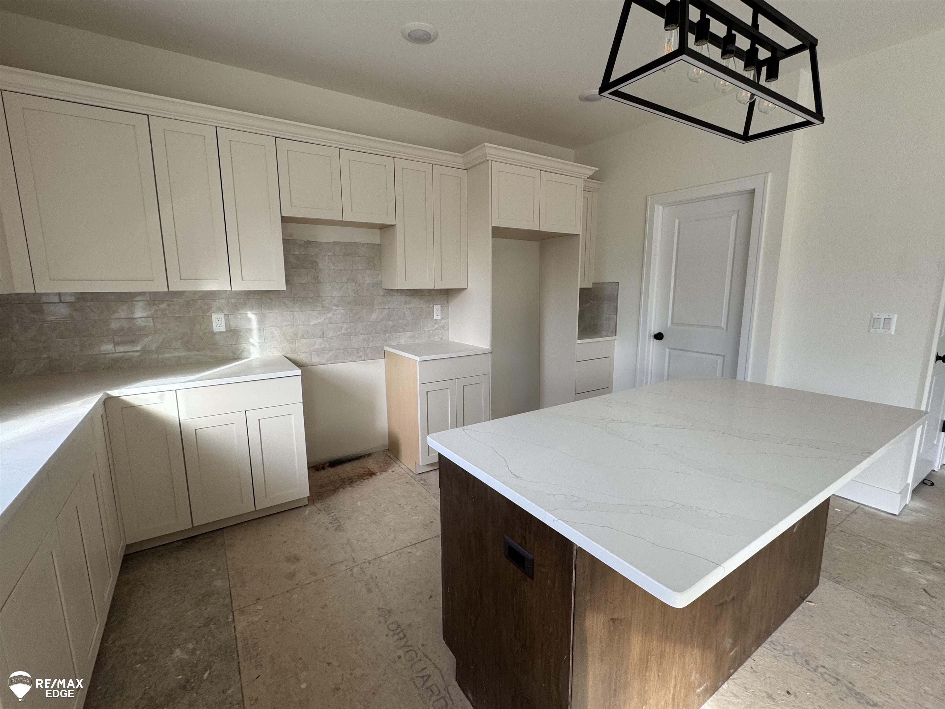 8092 Peninsula Circle